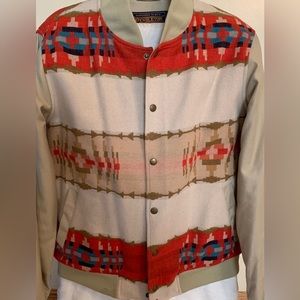 Pendleton jacket. Men’s size large. See photos for details.